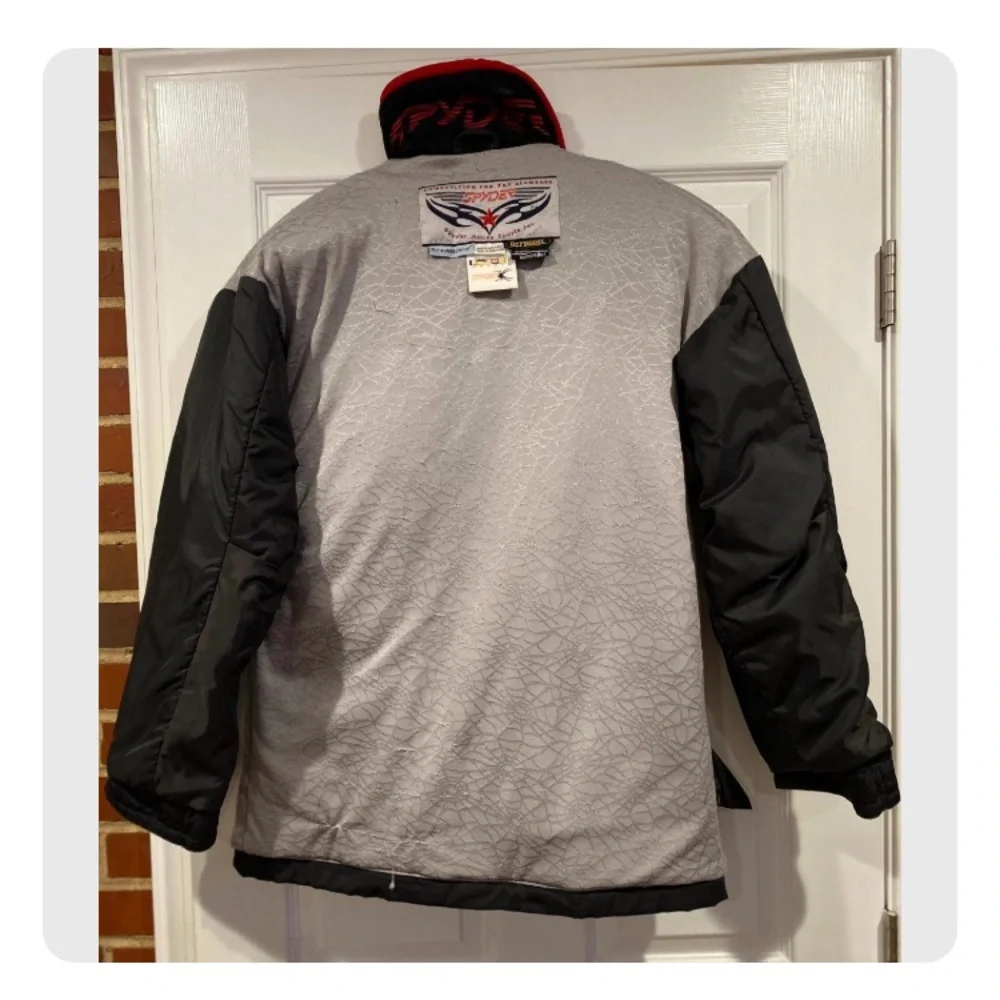 Vintage Spider Dermizax
Jacket Men's size S Black and Red with zip hood - Picture 10 of 17